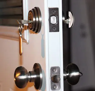 Locksmith Master Shop Los Angeles, CA 310-844-9295 Locksmith Master Shop Los Angeles, CA 310-844-9295 - 11-Lock-locksmith