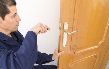 Locksmith Master Shop Los Angeles, CA 310-844-9295 Locksmith Master Shop Los Angeles, CA 310-844-9295